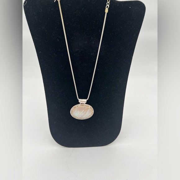 Elegant Silver Pendant Necklace – Oval Crackled  In Good Pre-Love Condition - Picture 1 of 6